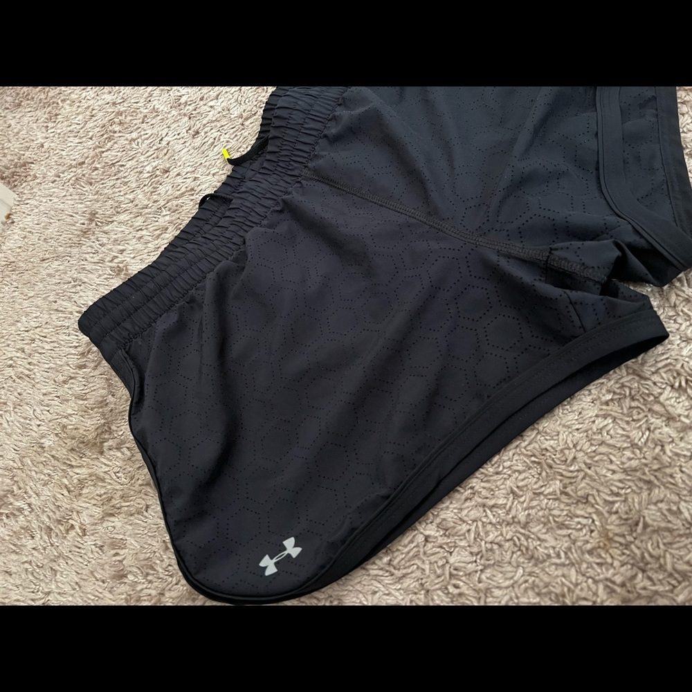 Under Armor Short, Size Medium